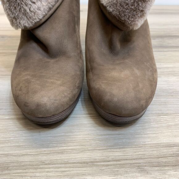 Women's UGG Dandelion Size 10 Brown Leather/Shearling High-Heel Ankle Bootie - Picture 5 of 12